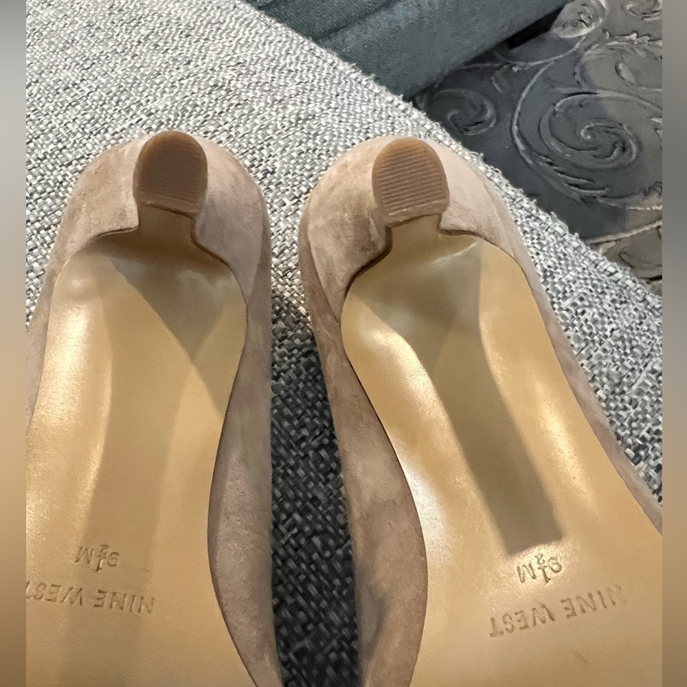 Nine West Audrey Taupe Genuine Suede Heels with Bow Accent 
size 9.5 NEW - Picture 5 of 8